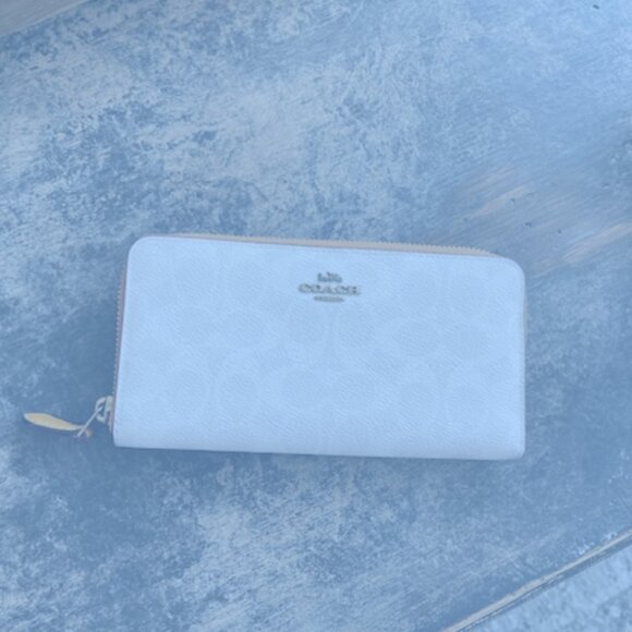 COACH Accordion Zip Wallet In Blocked Signature Canvas - Picture 2 of 4